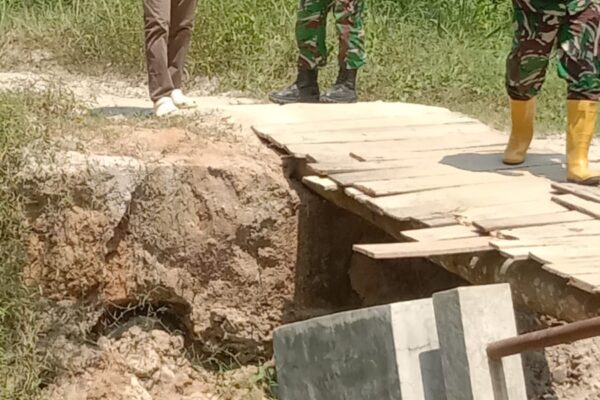 Tanggapi Aduan Warga, ZIDAM I/BB dan Koramil Tinjau Jembatan Amblas di Sordang Bolon