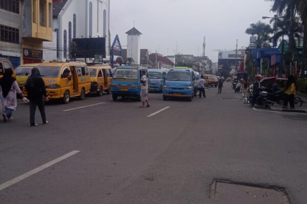 Dishub Kota Medan Tak Berdaya Terminal Liar di Depan Medan Mall dan Olympia Medan