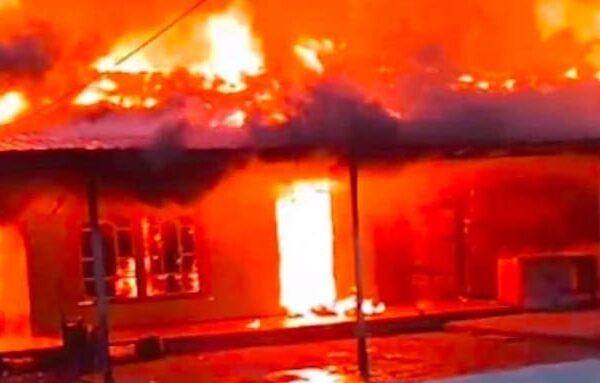 Sijago Merah Hanguskan Puluhan Rumah dan Kios di Simpang Gaung