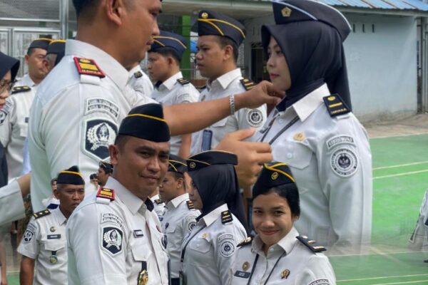 Rutan Tanjung Pura Kukuhkan Satops Patnal dan Sematkan Kenaikan Pangkat dalam Apel Pagi
