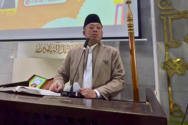 Kajian Tarawih di Masjid UI, Menteri Nusron Bicara Sanad Keilmuan dan Etika Kepemimpinan