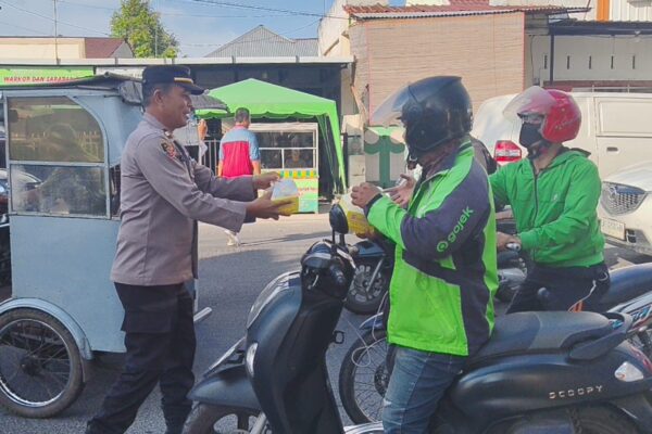 Polres Binjai Berbagi Takjil di Bulan Suci Ramadhan 1447 Hijriah