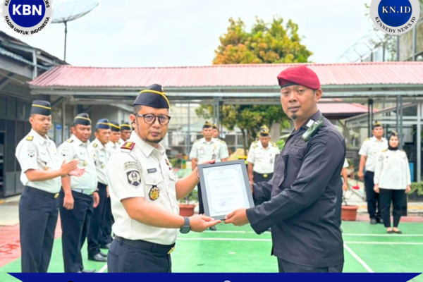 BERHASIL GAGALKAN PENYELUNDUPAN NARKOBA, PETUGAS LAPAS KELAS IIA BANGKINANG TERIMA PENGHARGAAN