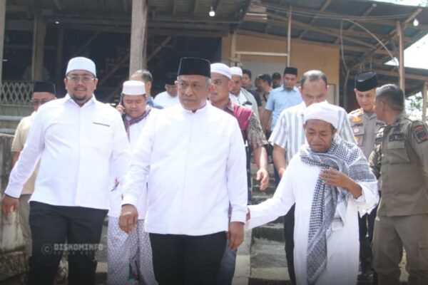 Jelang Ramadhan, Bupati Rohul Hadiri Penutupan Lubuk Larangan dan Serahkan Ribuan Bibit Ikan di Desa Kabun