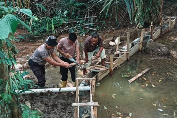 Polda Sumut Hadir Tanpa Jeda, Pulihkan Harapan Warga Terdampak Bencana di Batang ToruTapSel – Kennedynews.