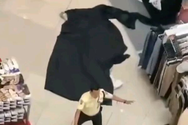 Pengunjung Plaza Medan Fair Heboh, Ada Wanita Jatuh dari Lantai 4