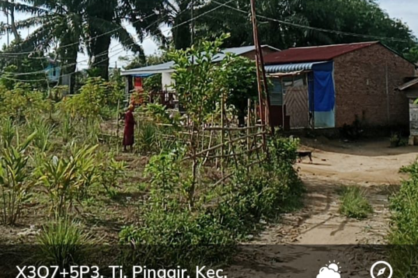 Darurat Keselamatan! Tiang Listrik Kayu Rapuh dan Kabel Berantakan di Siantar Martoba Ancam Jiwa Warga