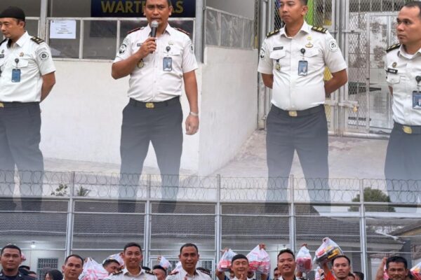 Siap Semarakkan Hari Raya Idul Fitri, Rutan Tanjung Pura Bagikan Paket Perlengkapan Mandi kepada Seluruh Warga Binaan Pemasyarakatan
