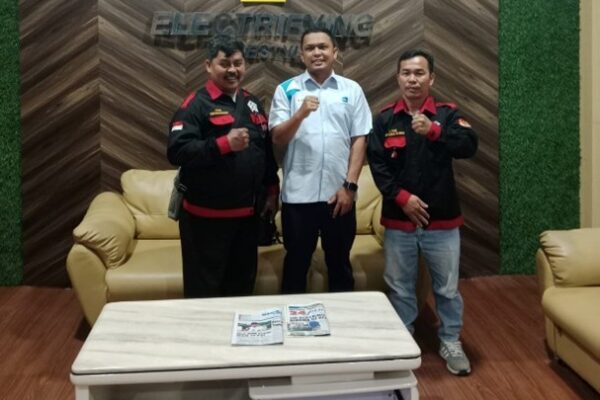 PLN ULP Pematang Siantar Responsif: Petugas Langsung Turun ke Tanjung Pinggir Pasca Pemberitaan Tiang Kayu Rapuh