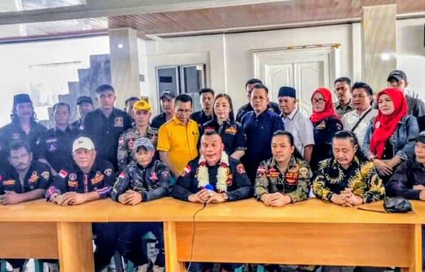 Konferensi Pers Dr Martahan Martin Purba SH, MH Ketua DPD GRIB Jaya Riau di Pekanbaru