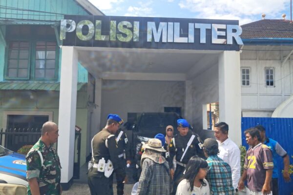Jumat Berkah Sub Denpom I/5-1 Belawan, 100 Kotak Nasi Dibagikan di Depan Markas