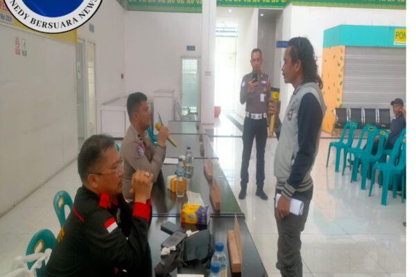 Ketua Umum ORMAS & LSM PKP Sosialisasi SIM dan PKH.