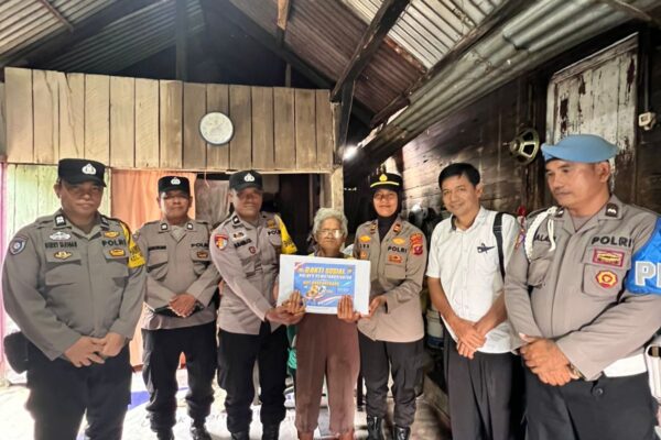 Polsek Siantar Selatan Gelar Baksos, Ibu S. br. Tambunan (87) Lansia Pemulung Tersenyum Bahagia