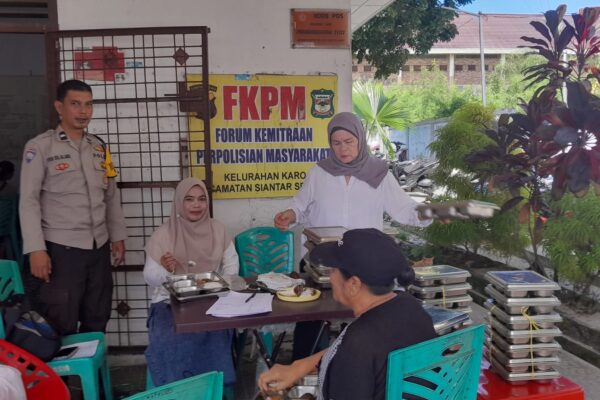 Bhabinkamtibmas Polsek Siantar Selatan Pantau Distribusi MBG, Perkuat Silaturahmi dengan Masyarakat