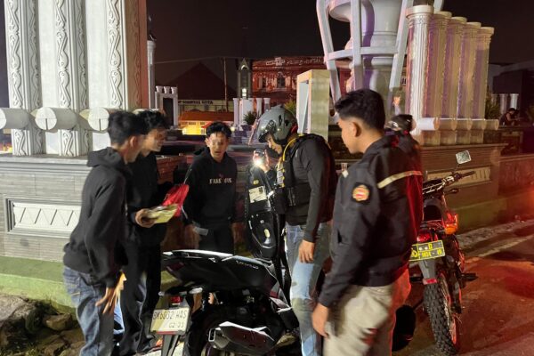 Timsus Dayok Mirah Patroli Malam, Imbauan Humanis untuk Warga yang Masih Berkumpul Larut Malam