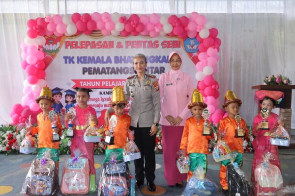 Tarian Daerah hingga Puisi, Murid TK Kemala Bhayangkari 06 Pamer Kreasi Seni di Depan Kapolres