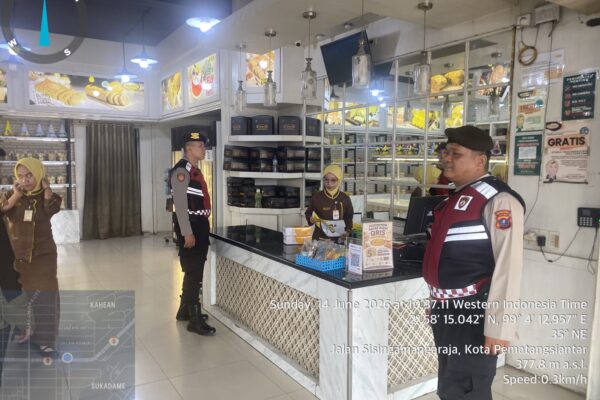 Patroli R4 Sat Samapta Polres Pematangsiantar, Toko Roti Intan Bakery dan Aroma Bakkery Jadi Sasaran