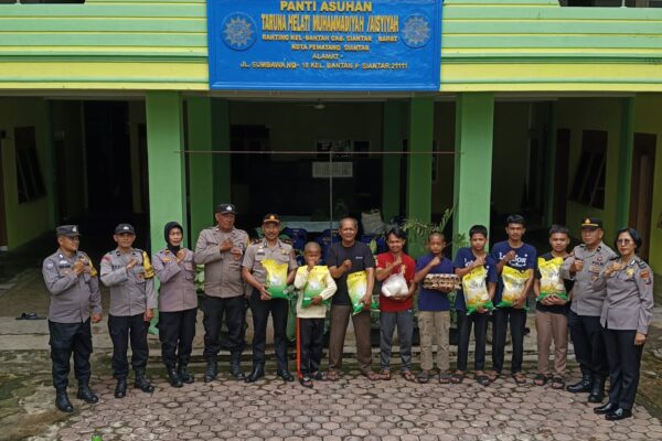 Polsek Siantar Barat Peduli Anak Yatim, Bansos Beras, Telur, Gula, dan Sayuran untuk Panti Asuhan Taruna Melati