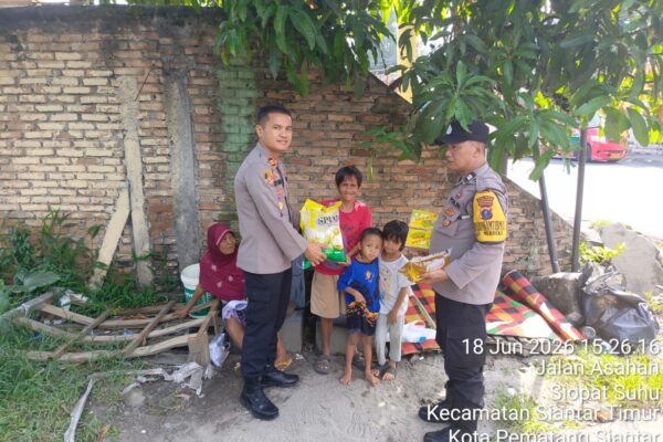 Sambut HUT Bhayangkara Ke-80, Polsek Siantar Timur Bagikan Bansos untuk Tiga Warga Kurang Mampu di Siopat Suhu