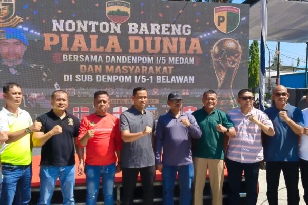Satukan Kebersamaan dan Perkuat Harmoni Anak Bangsa, Dandenpom I/5 Medan Gelar Nobar Piala Dunia Bersama Masyarakat Belawan