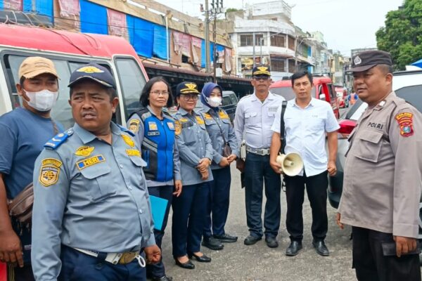 Polsek Siantar Barat Bersama Dishub Ciptakan Kelancaran Lalu Lintas di Pasar Horas
