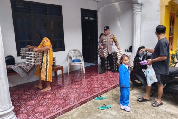 Dukung Program MBG, Bhabinkamtibmas Polsek Siantar Martoba Kawal Distribusi di Posyandu