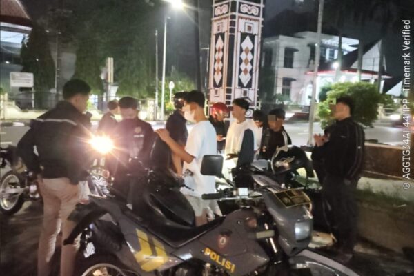 Polres Pematangsiantar Genjot Patroli Malam, Timsus Dayok Mirah Himbau Warga yang Masih Berkumpul Larut Malam