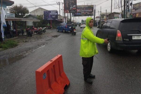 Sat Lantas Polres Pematangsiantar Respon Cepat, Kemacetan di Jalan Parapat Simpang Dua Berhasil Diurai