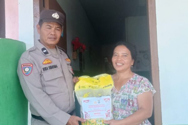 Polsek Siantar Marihat Salurkan Bansos, Kapolres: Wujud Kepedulian Polri untuk Masyarakat