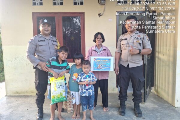 Polsek Siantar Marihat Peduli Yatim Piatu, Bansos Beras 5 Kg dan Telur untuk 4 Penerima di Simarimbun Dolok
