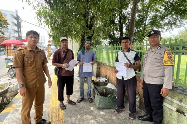 Polsek Siantar Selatan Ingatkan PKL Jangan Berjualan Terlalu Dekat ke Badan Jalan