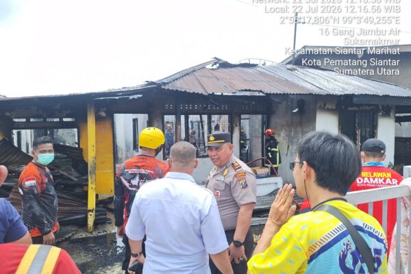 Api Berkobar Siang Hari, Dua Rumah Semi Permanen di Sukamaju Ludes Terbakar, Damkar Dikerahkan