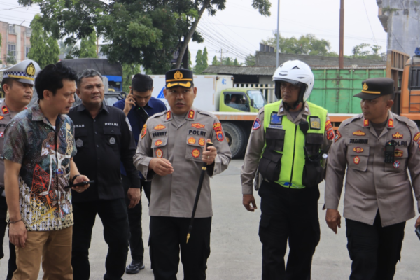 Kapolres Langkat Tinjau Ketersediaan BBM di SPBU Perdamaian Stabat, Antrean Mulai Berangsur Normal