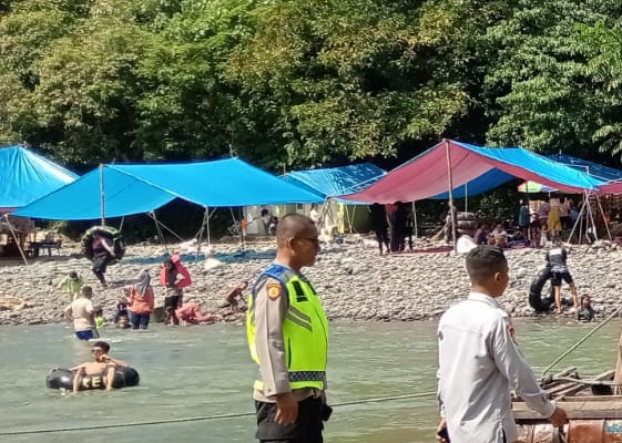 Patroli Humanis di Eko Wisata Tangkahan, Polsek Padang Tualang Imbau Pengunjung Utamakan Keselamatan