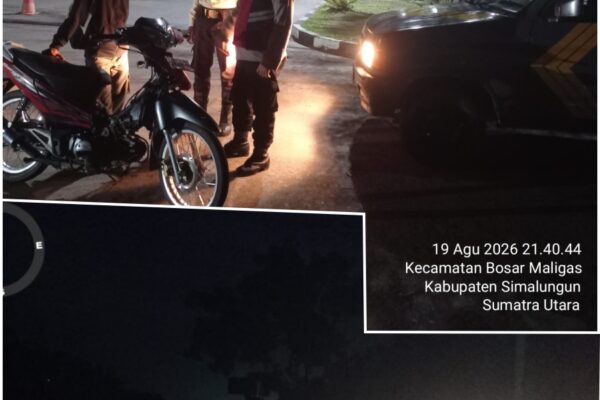 Blue Light Patrol Polsek Bosar Maligas, Personel Himbau Pengendara Pakai Helm dan Jauhi Knalpot Brong