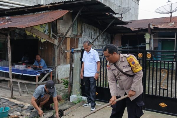 Polsek Siantar Utara Jalin Kemitraan, Gotong Royong di Bah Biak Kiri Cegah Banjir dan Jaga Kebersihan