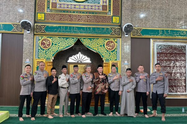Personel Brimob Peringati Maulid Nabi di Masjid Nurul Huda, Tausiah Ustadz Zainuri: Teladani Akhlak Rasulullah