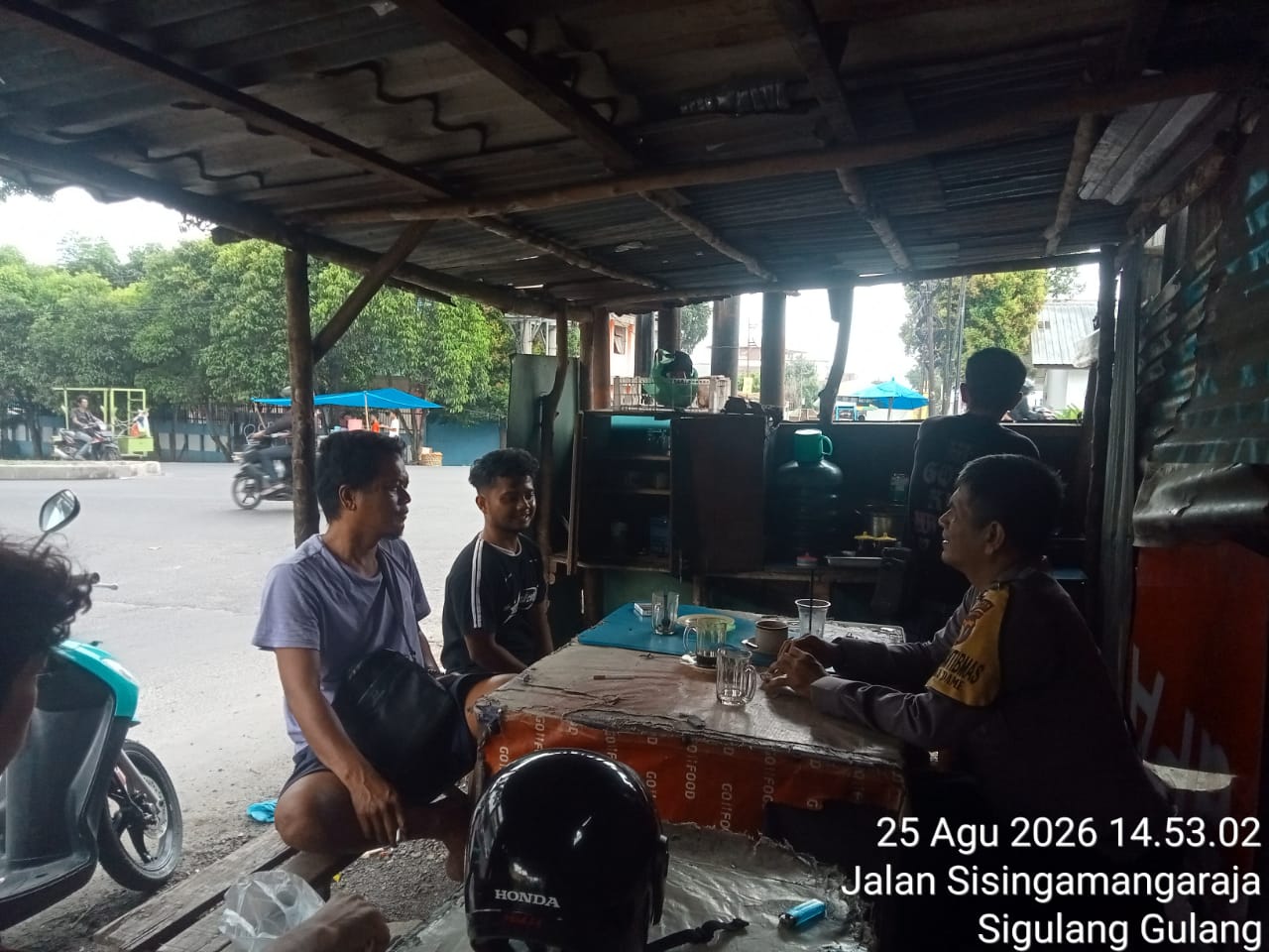 Polsek Siantar Utara Jalin Kemitraan, Bhabinkamtibmas Sampaikan Pesan Kamtibmas di Jalan SM. Raja