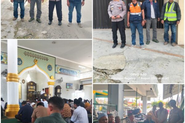 Di Bawah Terik Matahari, Kapolsek Dolok Silau Sapa Warga dan Jaga Kekhusyukan Ibadah Jumat demi Kedamaian Kampung Halaman