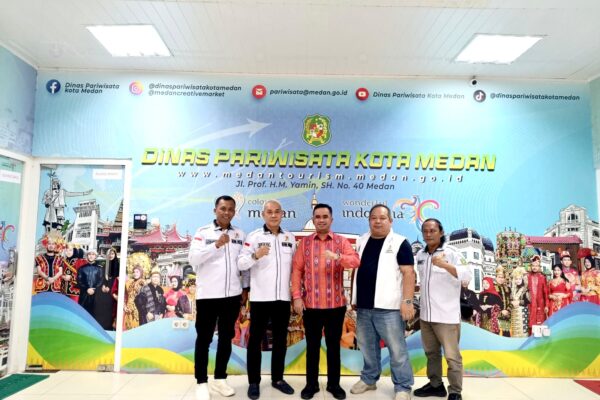 Peduli Dengan Kesehatan Warga Binaan Rutan Kelas IIB Tanjung Pura Bagikan Minuman Bandrek Hangat Kepada Warga Binaan