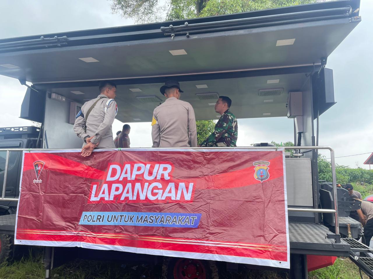 Dapur Lapangan dan Water Treatment Brimob Sumut, Bantu Kebutuhan Pengungsi Sinabung di Jambur Suka Tepu