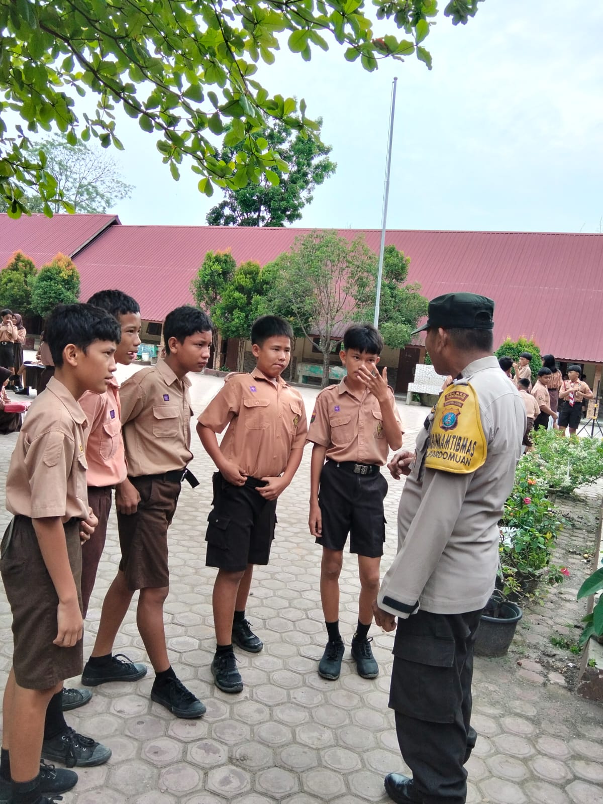 Polsek Siantar Timur Sambang ke Sekolah, Ingatkan Siswa Hindari Bullying dan Kriminal