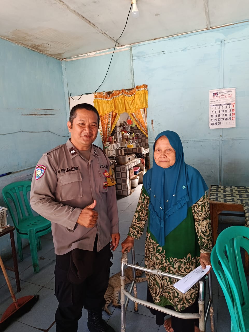 Bhabinkamtibmas Pahlawan Sambangi Nenek Ulfa, Jalin Silaturahmi dan Cegah Tindak Pidana