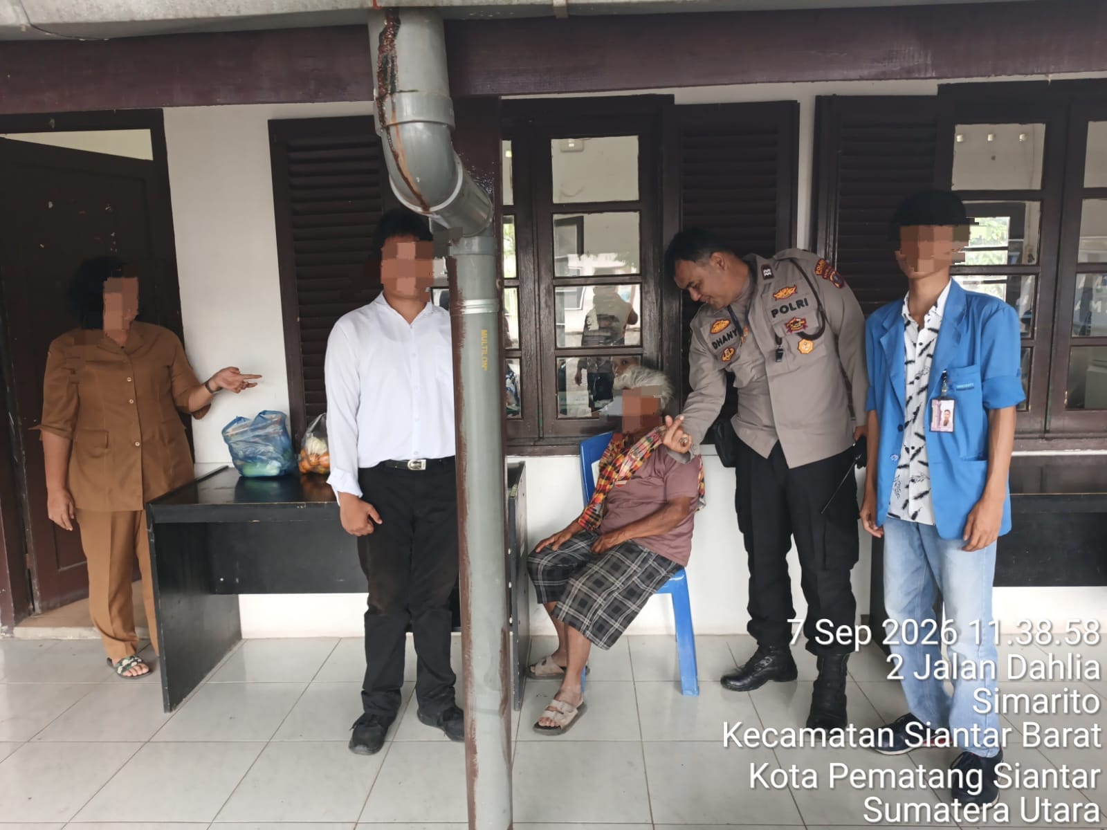 Wanita Linglung di Gang Selamat, Polsek Siantar Martoba Amankan dan Serahkan ke Dinas Sosial