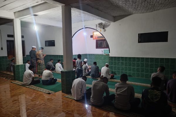 Perkuat Silaturahmi dan Keamanan Ibadah, Brimob Polda Sumut Sambangi Warga Angkola Timur di Waktu Subuh