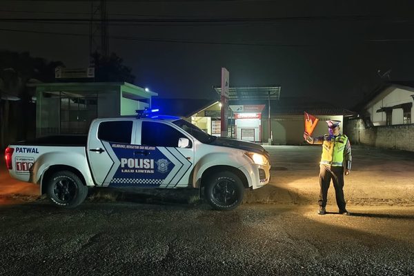 Sorot Lampu Biru di Jalur Rawan, Sat Lantas Polres Simalungun Amankan Lintas Pematang Siantar–Perdagangan