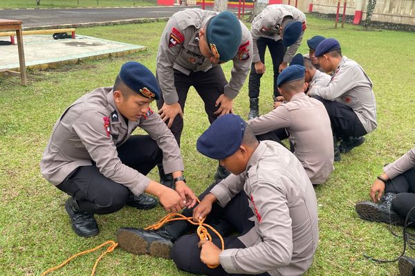 Siap Hadapi Situasi Darurat, Batalyon C Pelopor Sat Brimob Polda Sumut Gelar Latihan Tali-Temali dan Peralatan SAR