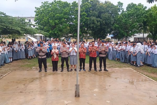 Sambangi SMA Ir. H. Djuanda Tebing Tinggi, Brimob Polda Sumut Edukasi Siswa Bahaya Narkoba dan Tertib Lalu Lintas