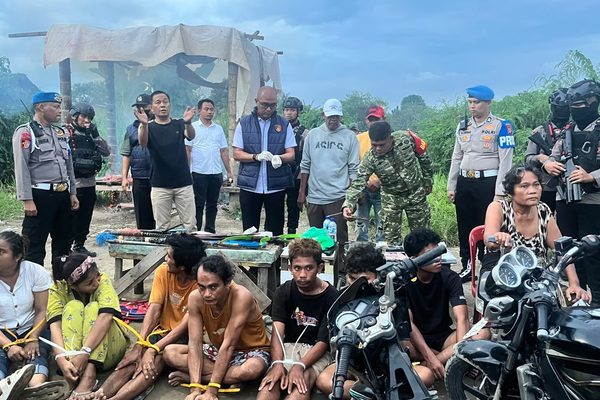 Gerebek Lokasi Penyalahgunaan Narkotika, Tim Gabungan Polda Sumut Ringkus 7 Pria dan Sita Sajam