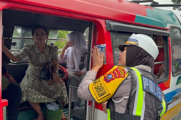 Sasar Komunitas Ojol dan Pengendara, Satlantas Polres Simalungun Gelar Sosialisasi dan Tilang Prioritas di Jalan Asahan